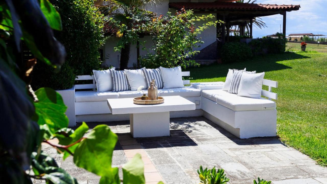 Soleado Beachfront Villa Skála Foúrkas Exterior foto